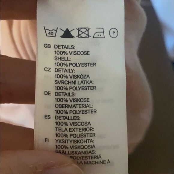 H&M Light Pink 3/4 Sleeves V Neck Button Top - Picture 3 of 8